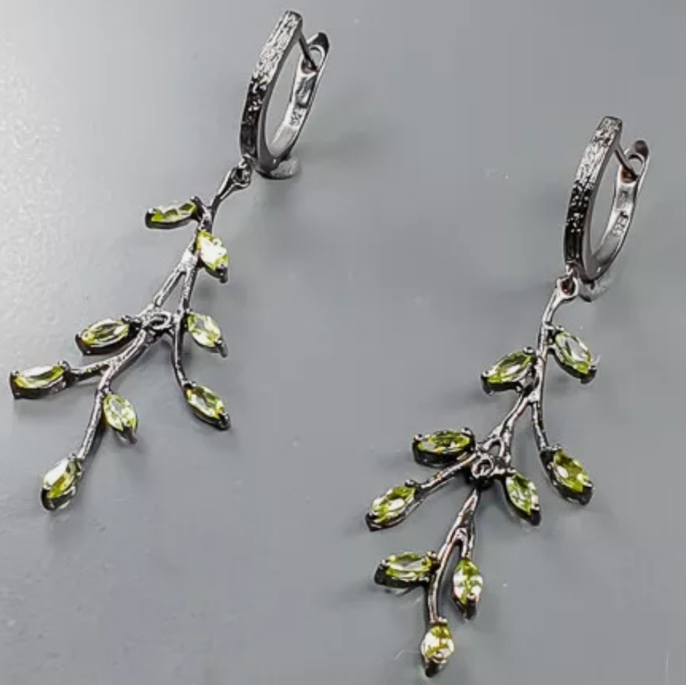 Pretty floral Peridot chandelier earrings - Picture 2 of 3